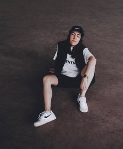 Camiseta ESSENTIALS B1